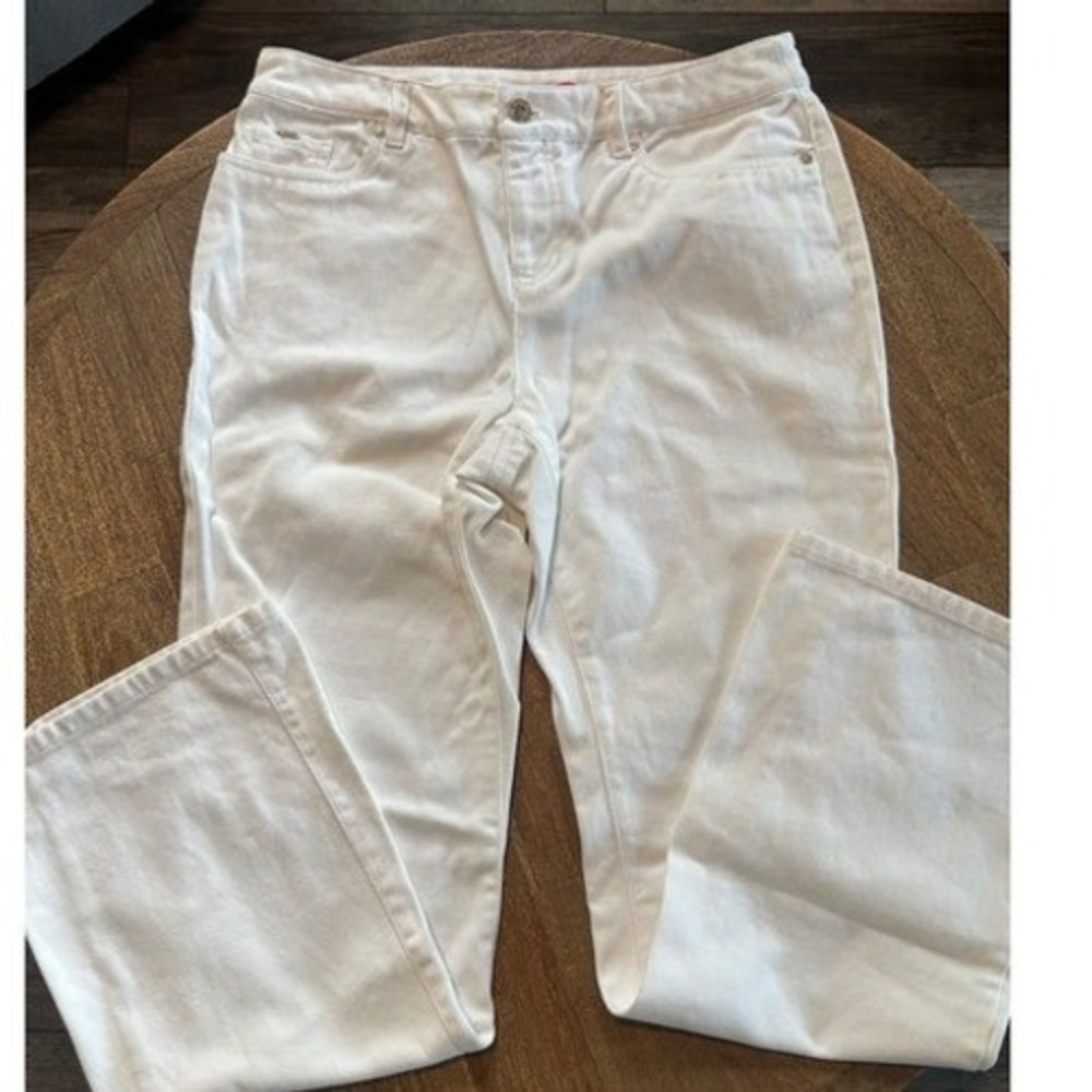 Women's Anne Klein White Jeans. Size 8. 100% Cotton‎